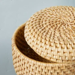 Woven Basket With Lid Natural - Hearth & Hand™ With Magnolia 9 Woven Basket With Lid Natural - Hearth & Hand™ With Magnolia -Furniture Shop GUEST 5771aee5 3de9 4b2d 8eea 1b818536233b